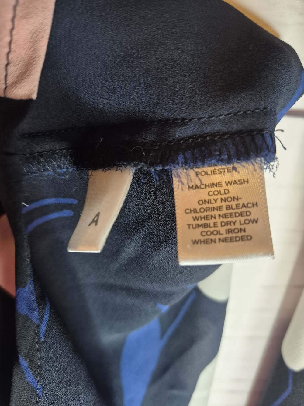 LOFT Navy Button-Front Shirt with Pink & Cream Floral Print Large - Picture 9 of 9